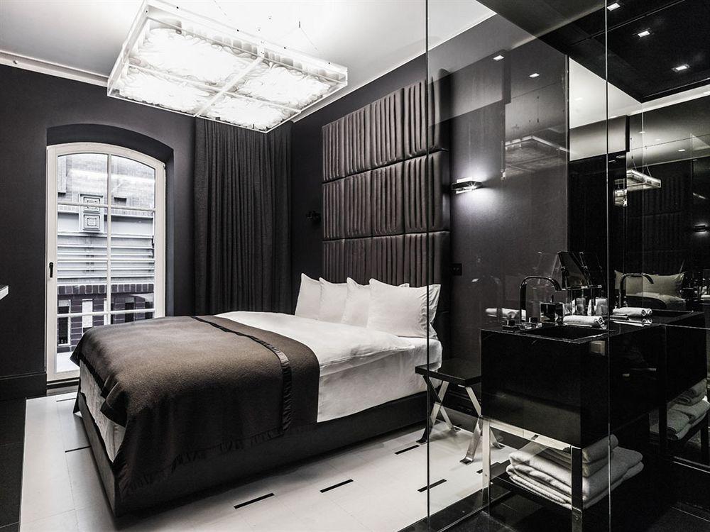 Hotel Blow Up Hall 5050